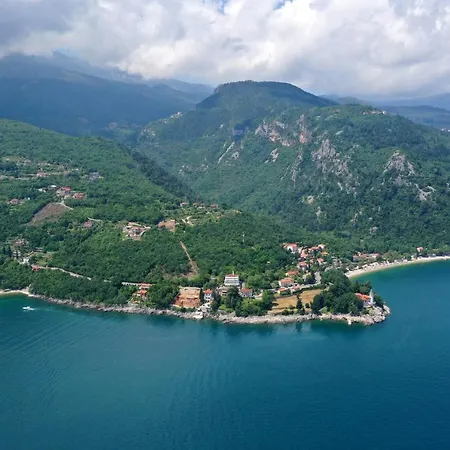 Gostinjska kuća Double Medveja 2305a 3*